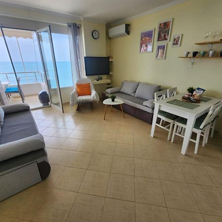 Matin Apartment Sea View Durres Bagian luar foto