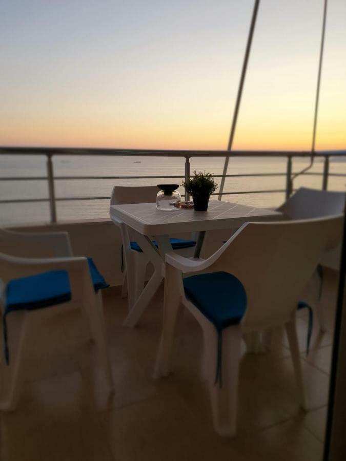 Matin Apartment Sea View Durres Bagian luar foto
