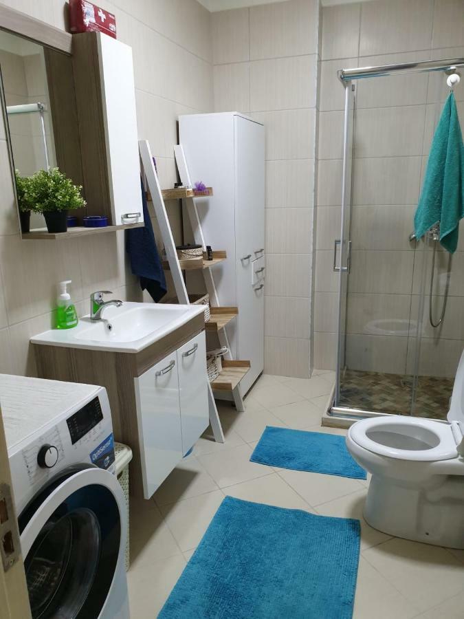 Matin Apartment Sea View Durres Bagian luar foto