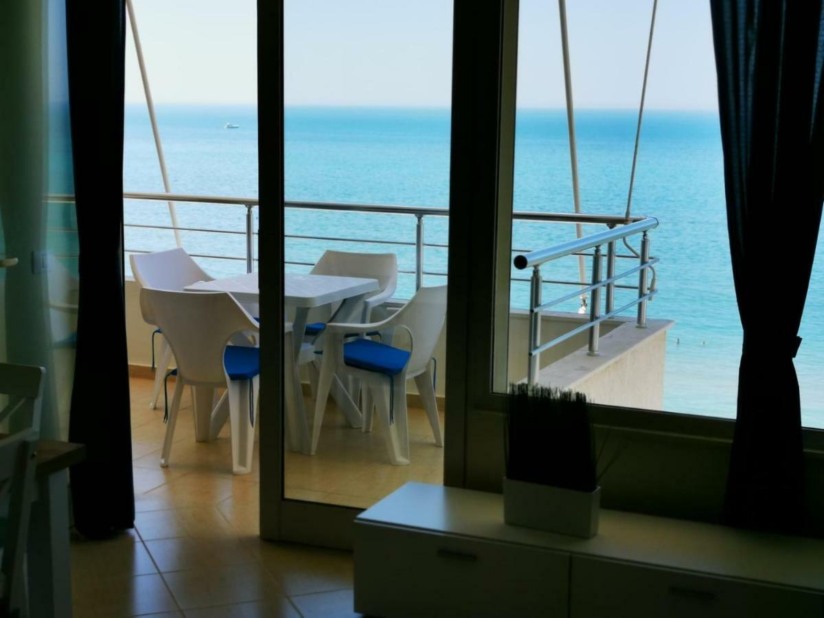 Matin Apartment Sea View Durres Bagian luar foto