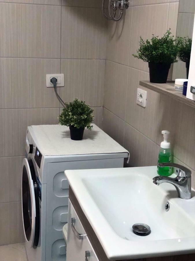 Matin Apartment Sea View Durres Bagian luar foto