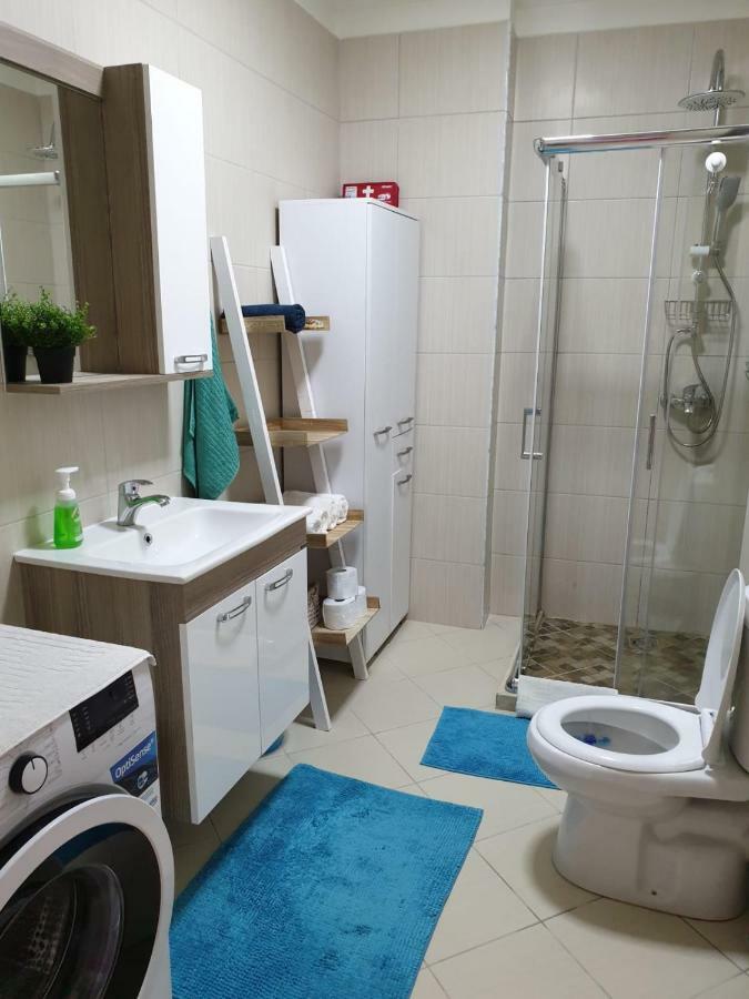 Matin Apartment Sea View Durres Bagian luar foto